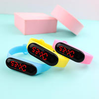 Montre LED personnalisée avec logo, directement de l'usine, 2026, mode décontractée, sport, écran tactile, étanche, pour étudiants, femmes et hommes