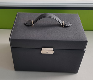 Boîte de rangement pour bijoux en cuir gris carré, boîte d'emballage en cuir véritable Saffiano - Product Image 5
