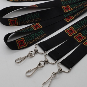 Cordon de cou promotionnel en polyester avec logo personnalisé par transfert thermique et crochet en J pivotant pour cadeaux d'entreprise en gros - Product Image 2