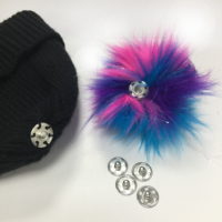 10cm couleur bleu violacé fourrure artificielle en peluche fausse fourrure de renard pompon avec bouton pour bonnet chapeau (pour les articles en stock uniquement)