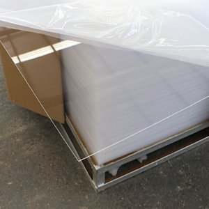 Lámina Acrílica Transparente Brillante con Protección de Película de Doble Cara de 1.8-30 mm 1220*2440 mm para Pantallas de Lámparas, Marcos de Fotos y Vitrinas - Product Image 1