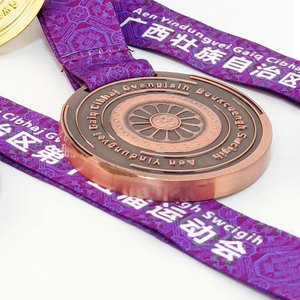Fabricant de Médailles Vente en Gros Conception Alliage de Zinc Métal 3D Récompense Marathon Course Trophées et Médailles Finisher Médaille Sportive Personnalisée - Product Image 2