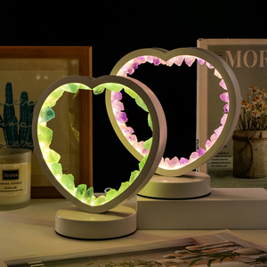 Lampe de table en cristal naturel brut en forme de cœur alimentée par USB pour la décoration romantique de chambre et cadeau de Saint-Valentin (vente en gros) - Product Image 1