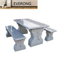 Table de jardin en marbre blanc avec banc