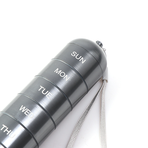 Pastillero de aluminio inoxidable Steal Mini portátil con llavero <span class=keywords><strong>7</strong></span> días organizador de pastillas semanal pastillero tableta estuche de viaje - Product Image 1