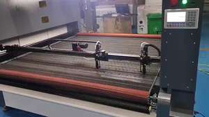 Cnc <span class=keywords><strong>Co2</strong></span> 1800*1500mm 4 têtes Machine De Découpe Laser pour Textile Tissu Vêtements De Sport Vêtement En Peluche Jouet Chapeau En Cuir - Product Image 2
