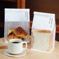Handwerkliche Bäckerei Flachbodenbeutel mit Rollverschluss, mattweiß, halbtransparent, öl- und feuchtigkeitsbeständig, lebensmittelecht, individuell flexodruckbedruckt