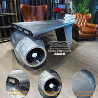Bureau d'aviateur inspiré par l'aviation, en aluminium, avec décoration artistique en forme d'aile d'avion, table vintage sur le thème des avions