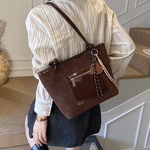 Sac fourre-tout grande capacité pour trajets quotidiens, collection automne-hiver 2026, nouveau modèle polyvalent à porter à l'épaule ou sous le bras, tendance - Product Image 1
