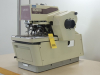 Machine à coudre industrielle Reece 104 pour boutonnières, œillets et trous de clé, idéale pour jeans et costumes