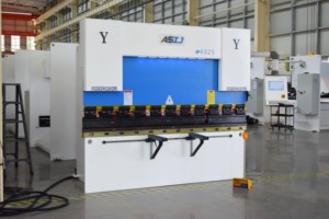 เครื่องพับโลหะแบบเพรสเบร<span class=keywords><strong>ก</strong></span> รุ่น Best Sale 630KN *2.5M พร้อมแ<span class=keywords><strong>ก</strong></span>นบิด ความแม่นยำสูง สำหรับ<span class=keywords><strong>ก</strong></span>ารพับโลหะ ด้วยระบบ TP10s - Product Image 2