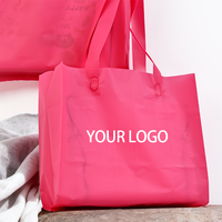 Sacs de shopping en plastique rose vif réutilisables de haute qualité, impression personnalisée, sacs à anse souple pour l'emballage de vêtements/aliments