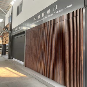Porte <span class=keywords><strong>de</strong></span> <span class=keywords><strong>garage</strong></span> sectionnelle en aluminium à grain <span class=keywords><strong>de</strong></span> bois, directement <span class=keywords><strong>de</strong></span> l'usine, silencieuse, antivol, à levage électrique, pour villa - Product Image 4