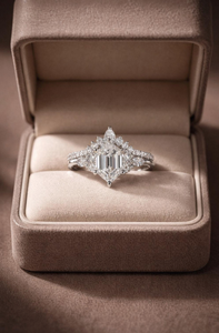 ชุดเครื่องประดับเพชรเพาะเลี้ยงทรงหกเหลี่ยมแพลตตินั่มสำหรับเจ้าสาว |   แหวนหมั้นแบบวงแหวนซ่อนประดับมงกุฎชุบทอง - Product Image 2