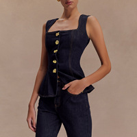 Ensemble assorti en denim élégant coupe droite style streetwear d'été, comprenant un haut sans manches à boutons dorés et un jean taille haute en polyester/coton