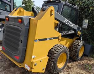 Chargeuse compacte robuste XC770K 74,9 kW 3700 kg avec godet de 0,6 m³ et capacité de charge de 1250 kg pour le déneigement municipal et le fraisage routier - Product Image 6