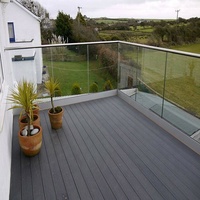 Daiya — balustrade en verre, avec canal et poignée en u