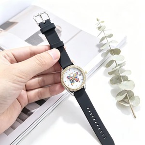 Reloj de Mujer con Diseño Inspirado en la Naturaleza, Correa de Silicona Naranja Vibrante, Cambio Rápido sin Herramientas, Reloj de Moda para el Verano Europeo - Product Image 4