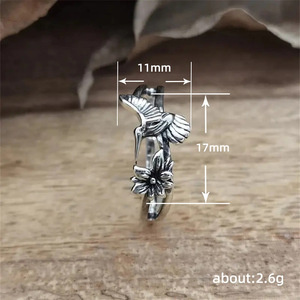 Anello Vintage con Colibrì e Fiore per Donne, Stile Argento Anticato, Gioiello Artistico Minimalista e Fresco, Regalo - Product Image 5