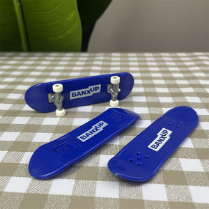 Vente en gros Nouveau paquet Cadeau promotionnel Jouet <span class=keywords><strong>Mini</strong></span> plastique Blanc Roues Impression Couleur Planche de bureau Personnalisé Doigt Planche à roulettes pour enfants - Product Image 5