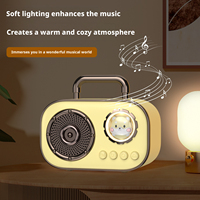 Boîte de son karaoké portable rétro très vendue avec deux micros sans fil et haut-parleur Bluetooth pour KTV familial en intérieur et cadeau d'anniversaire