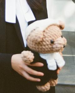 Orsacchiotto Avvocato all'Uncinetto Fatto a Mano, Regalo <span class=keywords><strong>di</strong></span> Laurea, Simpatica Bambola della <span class=keywords><strong>Giustizia</strong></span> per Studenti <span class=keywords><strong>di</strong></span> Giurisprudenza e Professionisti del Diritto - Product Image 5