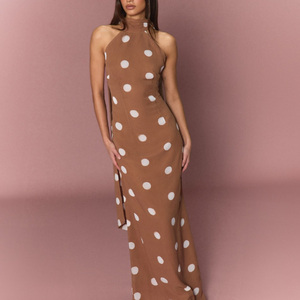 Abito da festa estivo senza maniche in chiffon morbido, taglio alla moda, personalizzato, lungo fino al pavimento, fatto a mano con stampa a pois, di alta gamma, all'ingrosso - Product Image 1