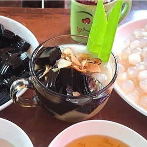 Instant Black Grass Jelly Powder for Bubble Tea Toppings Soft and <b>Chewy</b> Jelly Mix for Milk Tea Shop 500g - Product Image 2