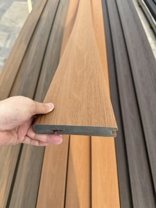 Hoge Kwaliteit <span class=keywords><strong>Wpc</strong></span> Decking Co-Extrusie Outdoor Composiet Terrasplanken Met Houttextuur Rustieke Ontwerp Geborsteld Techniek