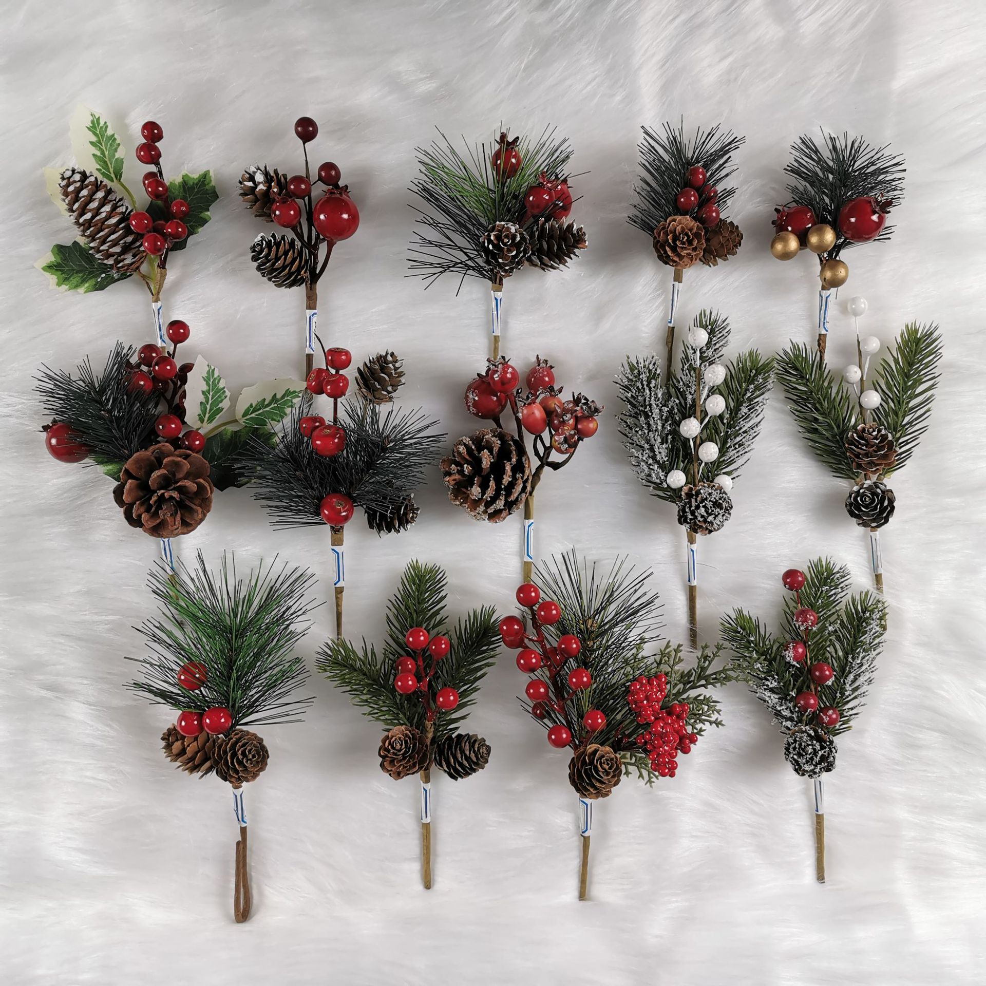 Christmas Flowers KKSTY Pack Of 40 Artificial Pine Branch Pinecones Berry  Set, Christmas Foliage Stems Greenery Twigs Faux Pine Cones Berries Picks  For Vase DIY Craft Xmas Wreath Garland Home Decor (40,, image size:1920x1920