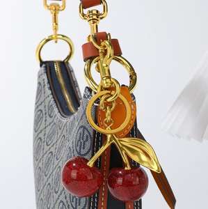 Llavero con Colgante de Cereza Exquisito, el Más Vendido, Decoración para Bolso de Mano o Bandolera, Accesorio de Alta Calidad para Bolsos - Product Image 5