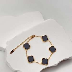 Bracciale Impermeabile Placcato <span class=keywords><strong>Oro</strong></span> con Quadrifoglio in Acciaio Inossidabile 316L, Gioiello con Quadrifoglio Placcato <span class=keywords><strong>Oro</strong></span> 18k PVD per Donne - Product Image 4