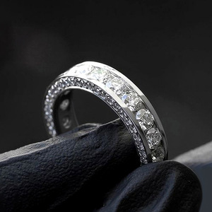 Anello da Donna Minimalista in Stile Freddo con Zircone Rotondo, Elegante e alla Moda - Product Image 1