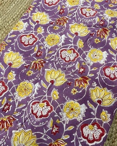 Tela de Algodón Ligera con Estampado Artesanal, Tela India Hecha a Mano con Diseño Floral para Confección de Vestidos para Niñas y Niños, Cortinas - Product Image 3