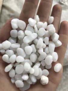 Vente en <span class=keywords><strong>gros</strong></span> galets blancs dégringolés pierres de galets blancs neige roche blanche bon marché pour l'aménagement paysager - Product Image 6