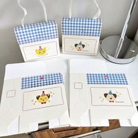 Sac fourre-tout écologique en papier à motif de dessin animé, sac cadeau à main, boîte d'emballage pliable mignonne et fraîche à motif quadrillé pour pâtisseries, biscuits, bonbons et bougies
