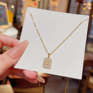 Collana con Ciondolo a Forma di <span class=keywords><strong>Lettera</strong></span> <span class=keywords><strong>M</strong></span>, Design Semplice e alla Moda 2026, Catena per Clavicola Versatile, Ornamento Raffinato in Acciaio al Titanio per Donne - Product Image 4