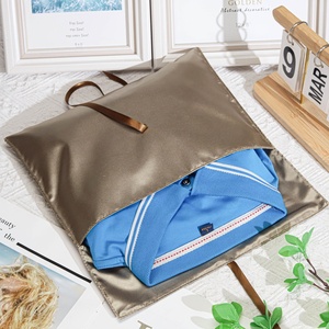 定制豪华红色缎面信封假发发饰系列包装袋带徽标柔软丝绸礼品化妆品内衣防尘缎面袋 - Product Image 3