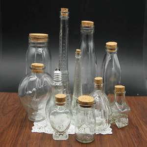 Bouteilles en verre vintage avec bouchon en liège irrégulier, collection décorative 80x50x20mm, design unique de haute qualité pour la décoration intérieure - Product Image 1