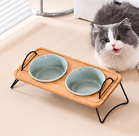 Bol en céramique pour chat avec support en bois surélevé, bol pour chien protégeant le cou, bol pour animaux de compagnie en céramique anti-renversement, mangeoire en bambou