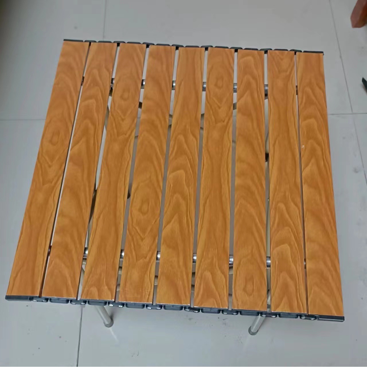 Wood grain square table