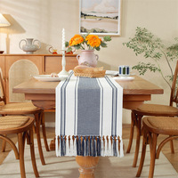 Chemin de table rectangulaire jacquard fait main de style nordique simple de haute qualité avec franges pour la décoration de table à manger à la maison