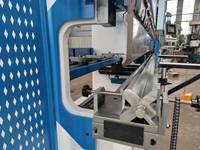 Presse plieuse semi-automatique CNC 4+1 axes à prix d'usine, électro-hydraulique, servo, avec pompe moteur haute productivité DA53T