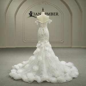 Vestido de Novia Moderno de Lujo GT26042, Color Marfil, Estilo Princesa, con Apliques de Encaje y Cuentas, Cola de Sirena, Flores 3D - Product Image 4