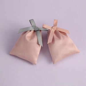 Wholesale Eco-Friendly Durable Personal Drawstring for Velvet Pouches for Necklace Jewelry Accessories Small Gift Bag - Product Image 3