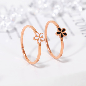 Anillo de margarita de acero inoxidable con esmalte oro rosa para mujer, banda floral ajustable, regalo de joyería para el dedo - Product Image 1