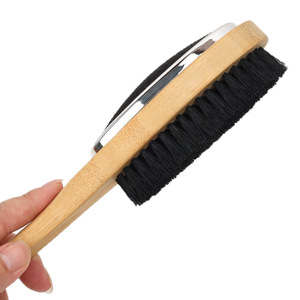 Cepillo para ropa de doble cara con mango de bambú y cerdas suaves para eliminar el polvo de la ropa - Product Image 1