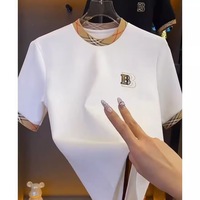 T-shirt d'été tendance pour homme à manches courtes, imprimé color block, sensation de luxe, mode décontractée, streetwear élégant et polyvalent pour hommes