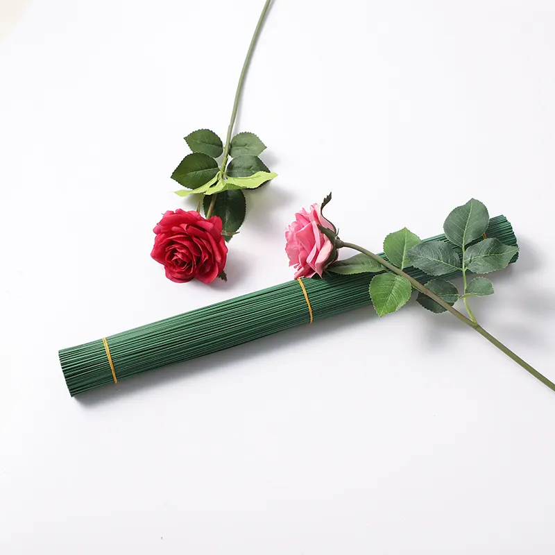 Zarif kadife tel çiçek tasarımı 2mm içeren tek kök gül