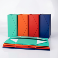 Boîte cadeau en papier avec fermeture magnétique personnalisée, papier certifié avec impression CMYK et logo en feuille d'or pour emballage cadeau